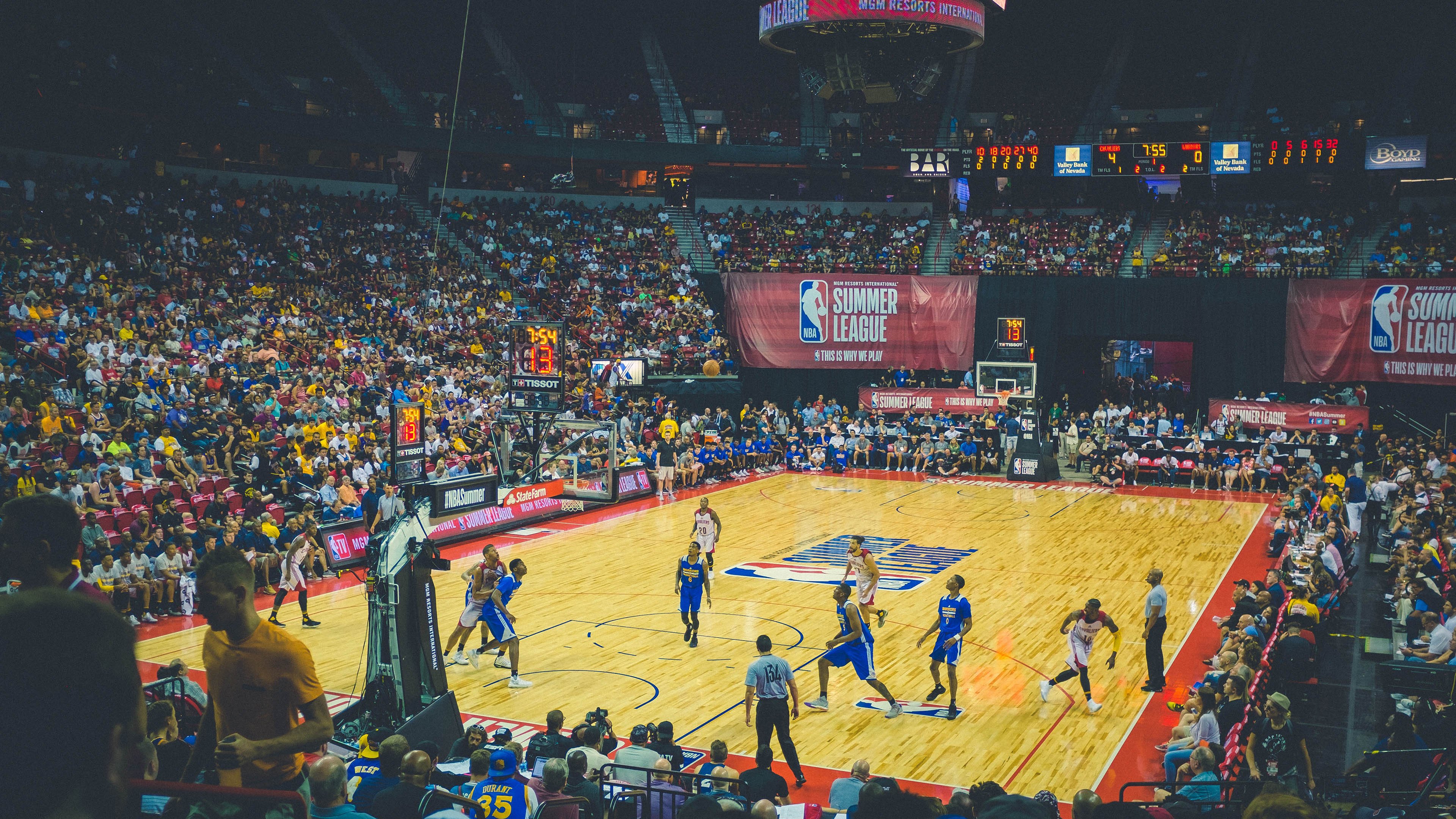 海底热带鱼观察运动，海底运动新奇体验，海底热带鱼视频